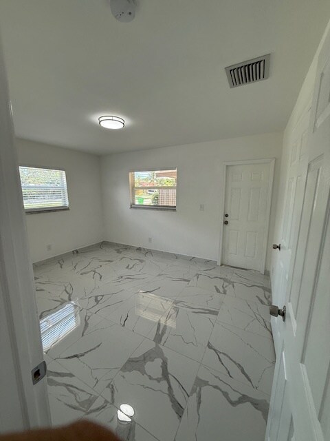 Building Photo - 5962