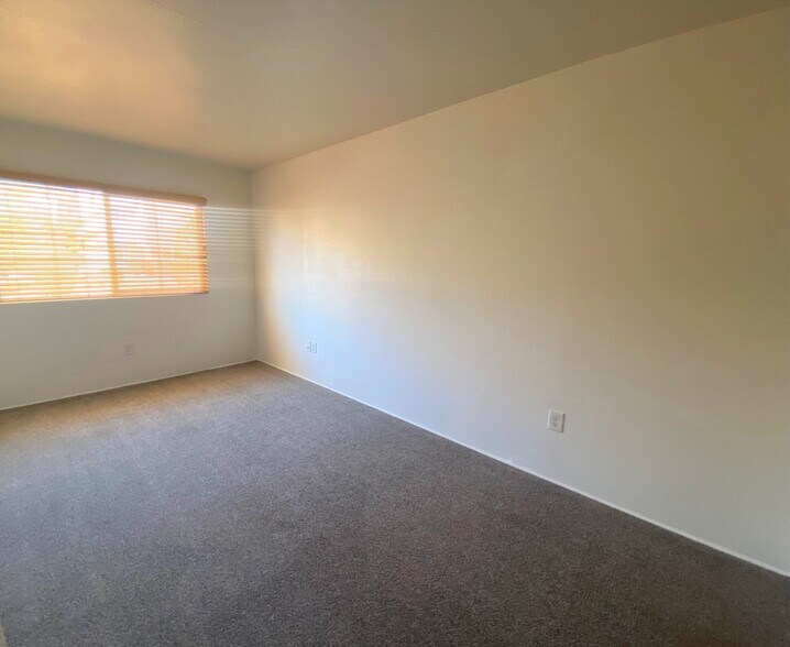 2nd bedroom - 2210 Miguel Chavez Rd