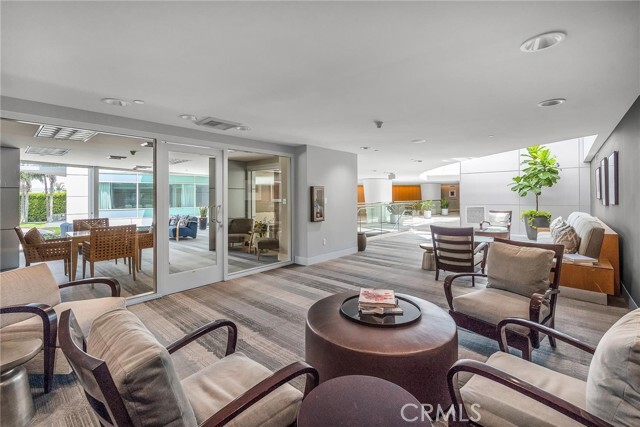 Building Photo - 13600 Marina Pointe Dr