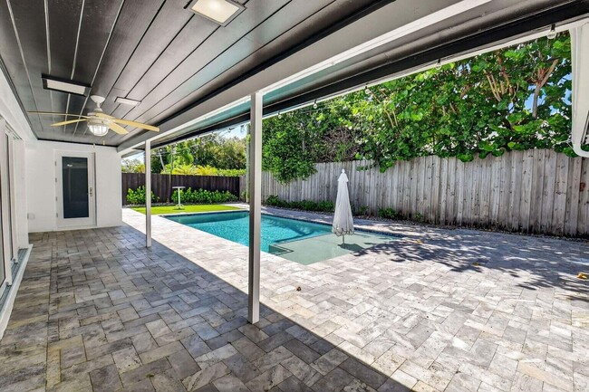 Building Photo - 714 SW 25th Ave