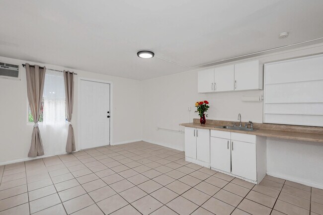 Building Photo - 2831 NW 51st Terrace
