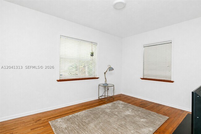 Building Photo - 5760 SW 51st St
