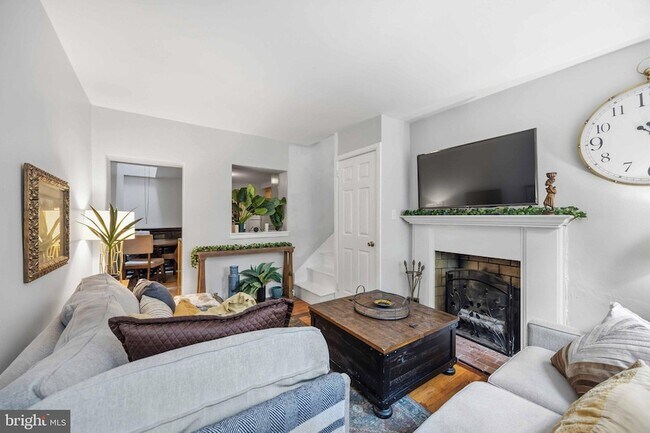 Building Photo - 725 Pemberton Street Unit 10