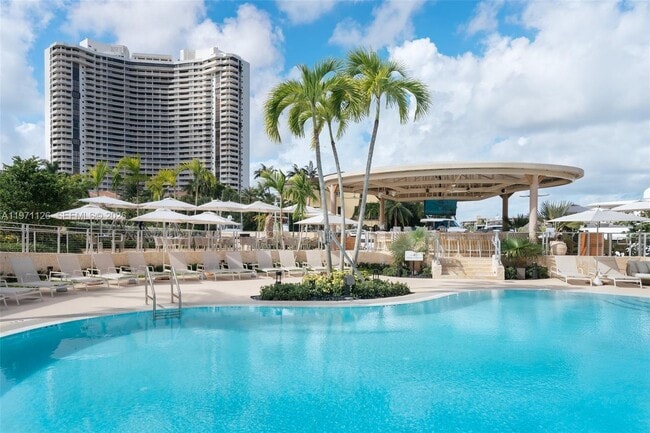 Building Photo - 1000 W Island Blvd