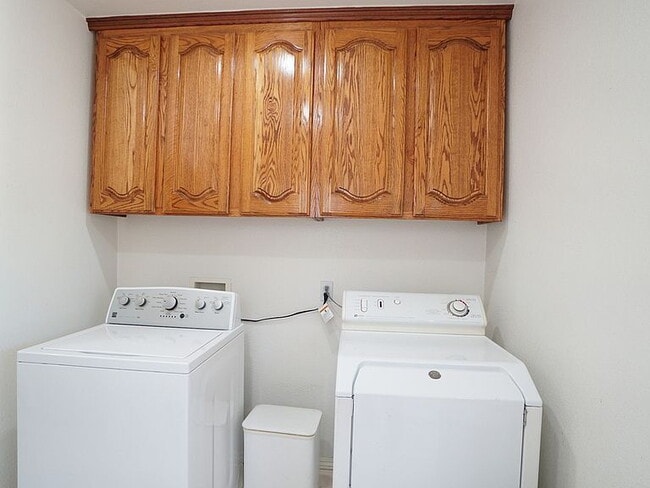 Building Photo - 3-Bedroom with 2 Baths and Spacious 2002 Sq Ft in Los Angeles!