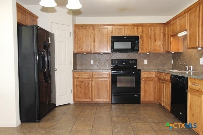 Building Photo - 2813 Settlement Rd