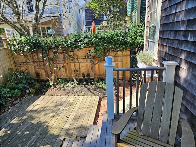 Building Photo - 10 Cherry St