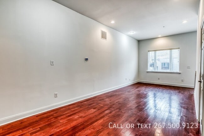 Building Photo - 1456 E Columbia Ave