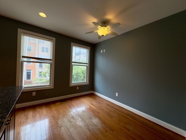 Building Photo - 902 S Linwood Ave