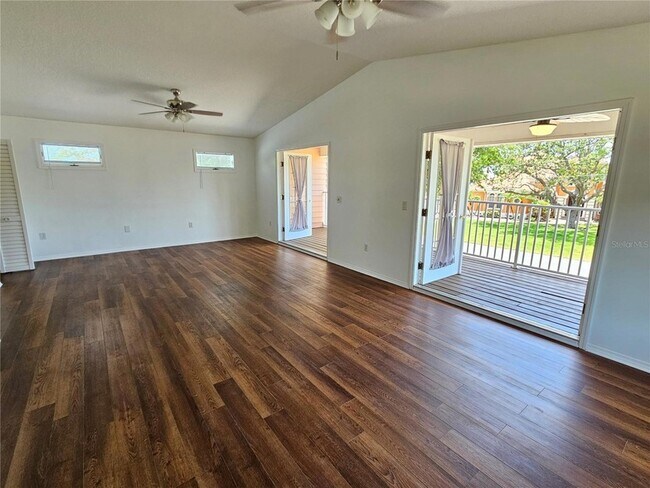 Building Photo - 341 Bayshore Dr