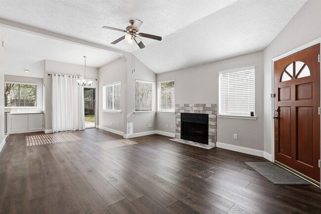 Building Photo - 8518 Pool Creek Dr