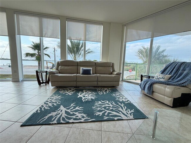 Building Photo - 1375 Beach Rd