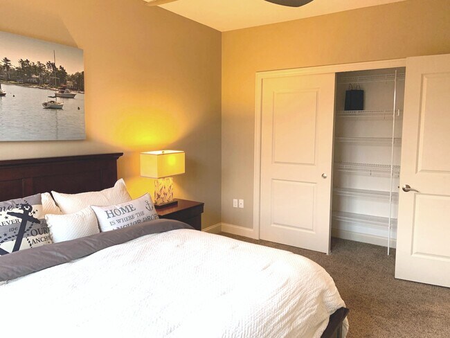 Guest bedroom with large window and shelved closet - 532 Beachcliff Row Dr