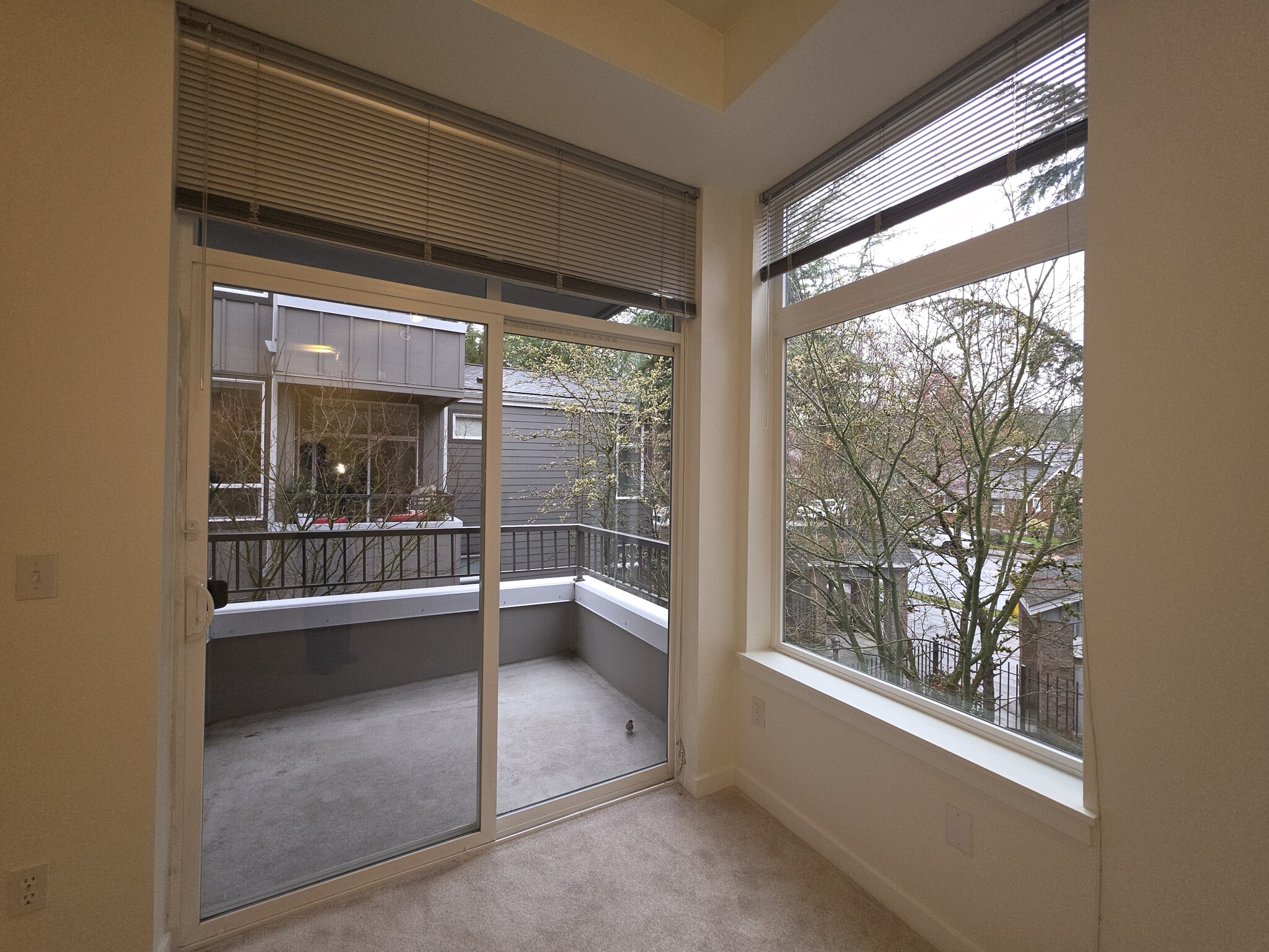 Spacious balcony for relaxing - 521 7th Ave