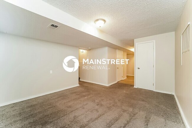 Building Photo - 3 Bedroom Pet-Friendly Home in DENVER, CO with Main Street Renewal