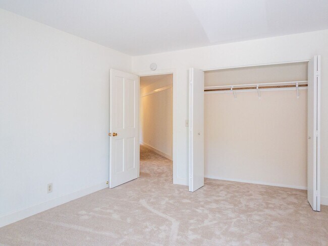 Building Photo - 27 Meadow Hill Dr