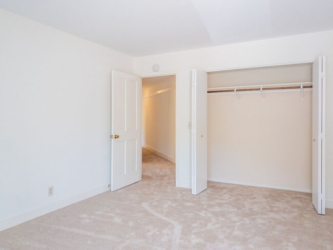Building Photo - 4BR/2.5BA 3,274sqft! STUNNING GG VIEWS!!! Yard! Spa! 4 Car Parking! Pet! PROGRESSIVE
