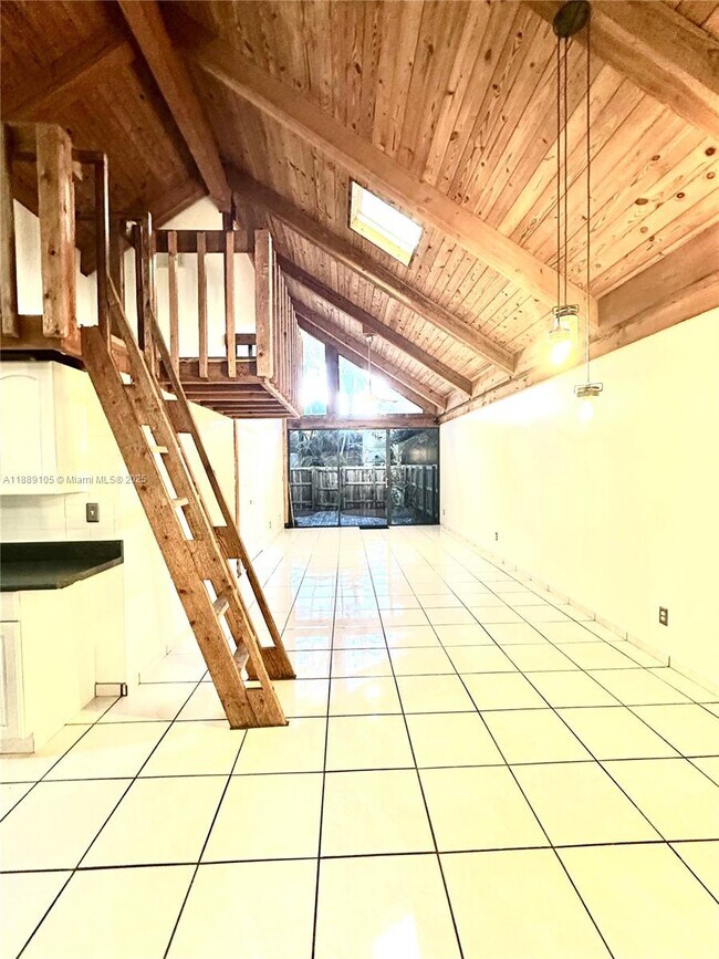 Building Photo - 497 N University Dr