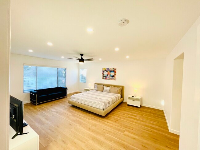 Building Photo - 38343 Bonino Dr