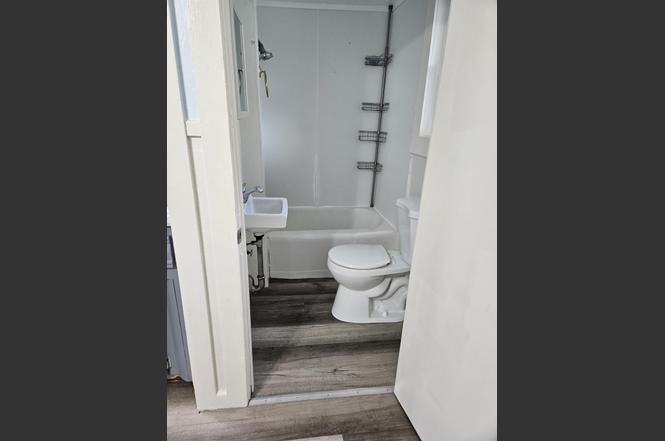 Building Photo - 4 Church St