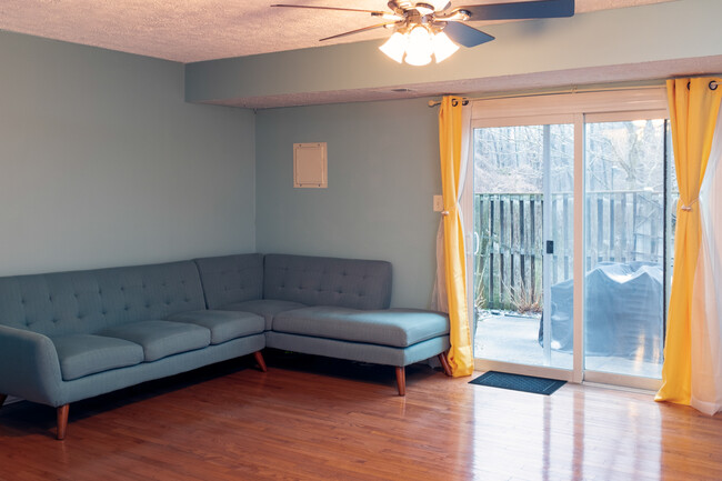 living room - 5576 First Statesman Ln