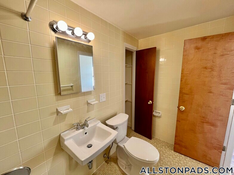 Building Photo - 64 Brighton Ave