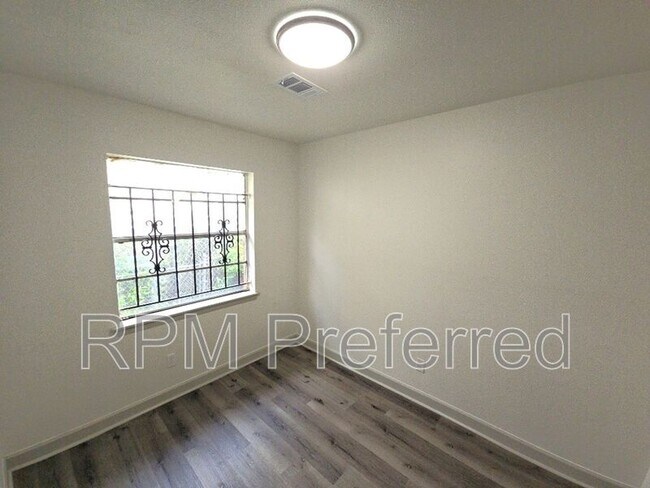 Building Photo - 6615 St Augustine St