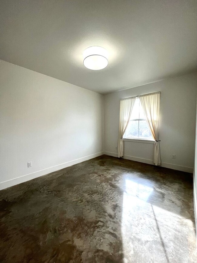 Building Photo - 3/2 For Lease in The Summit.