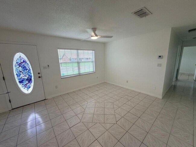 Building Photo - 2510 Sandalwood Dr