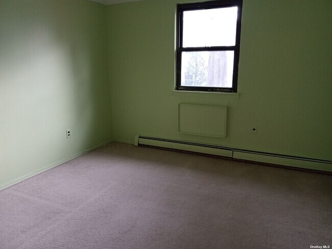 Building Photo - 42-16 Little Neck Pkwy