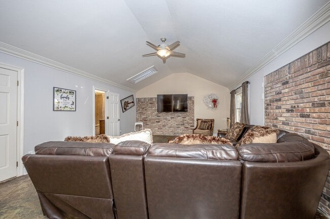 Building Photo - 3 Bedroom 2 Bath Back Bay Luxury Rental Home