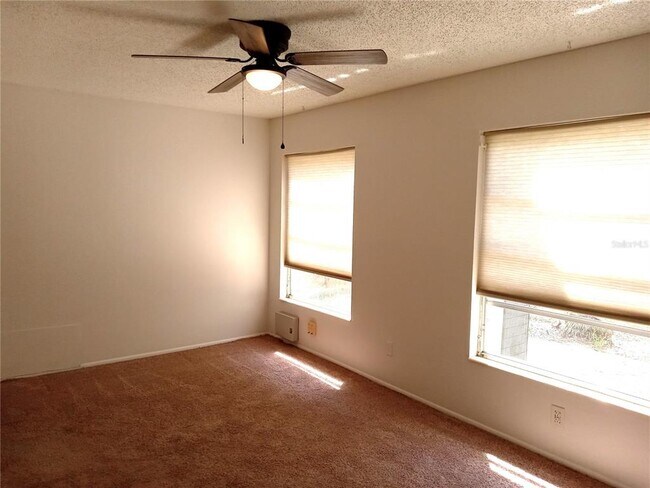 Building Photo - 2427 Rhodesian Dr