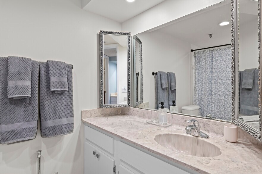 Building Photo - 1104 Benjamin Franklin Dr