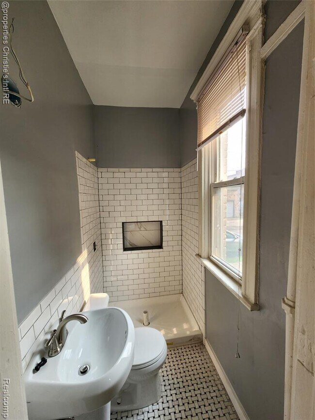 Building Photo - 4207 4th St