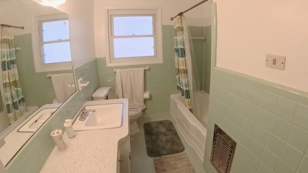 Building Photo - 2510 Headland Dr