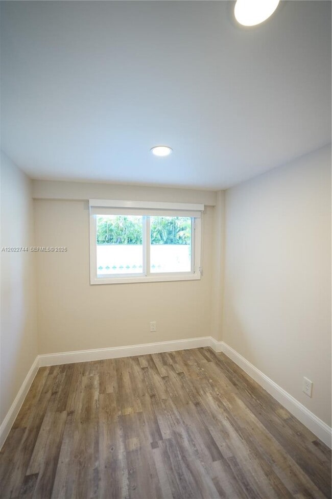 Building Photo - 2573 Conroy Dr