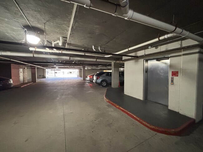 Building Photo - 3102 Kings Rd