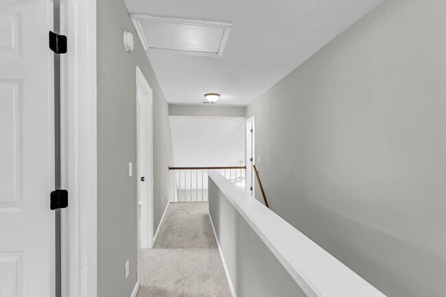 Building Photo - Coastal Convenience in the Heart of Mount Pleasant