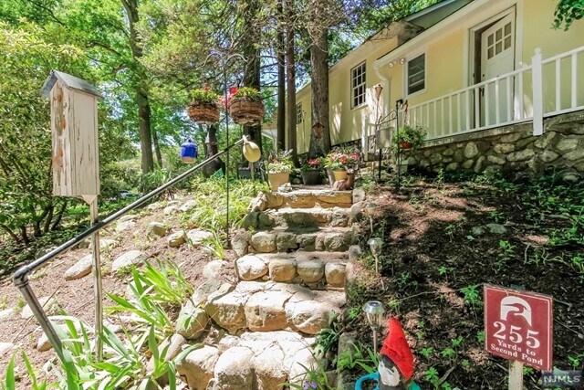 Building Photo - 28 Turners Lake Dr