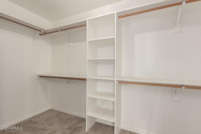 Building Photo - 1526 E Charleston Ave