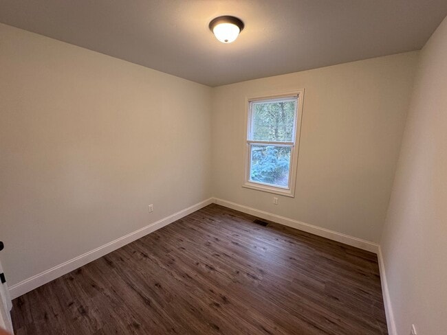 Building Photo - Fully renovated inside and out -  3 bedroo...