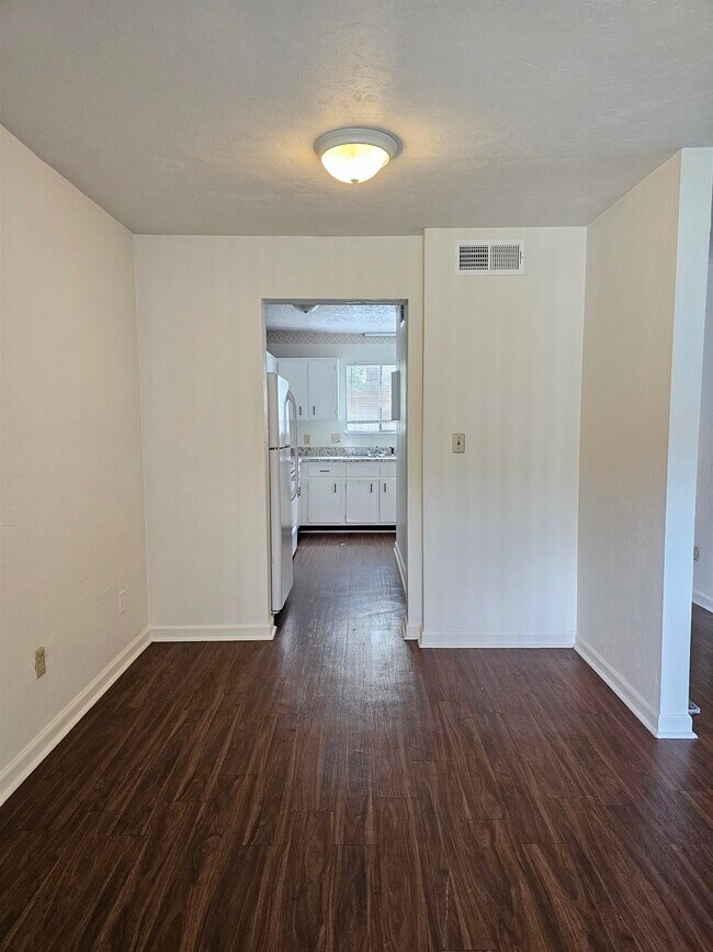 Building Photo - 196 Locke St