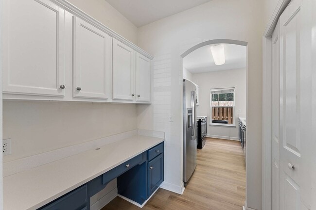 Building Photo - 553 Rosedale Ave