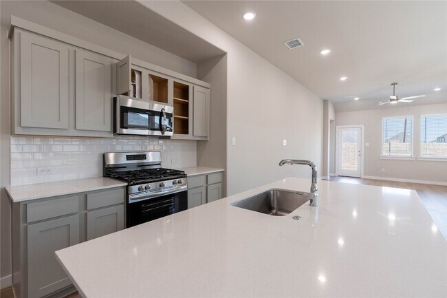Building Photo - 712 Melody Hl Dr
