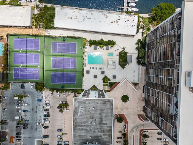 Building Photo - 1925 Brickell Ave