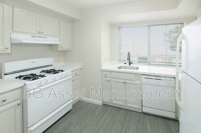 Building Photo - 701 San Pablo Ave