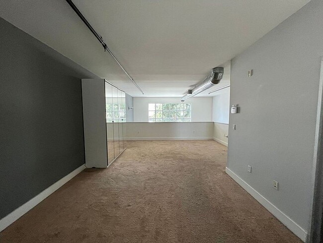 Building Photo - "Charming 1-Bed Sanctuary in Santa Ana with Spacious Interiors & Elegant Granite Touches!"