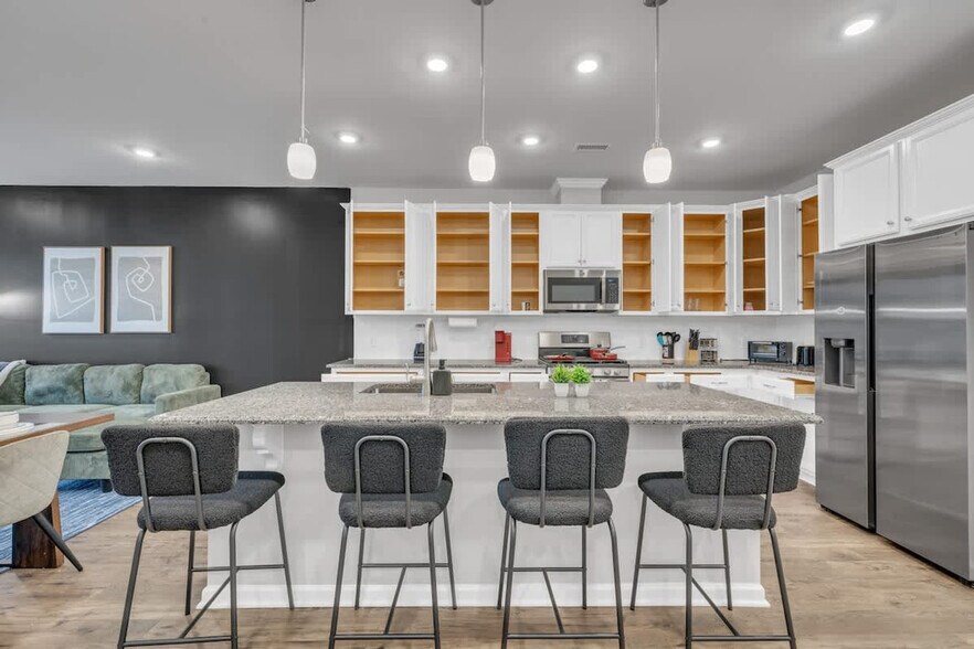 Building Photo - 2800 Saltaire Ave