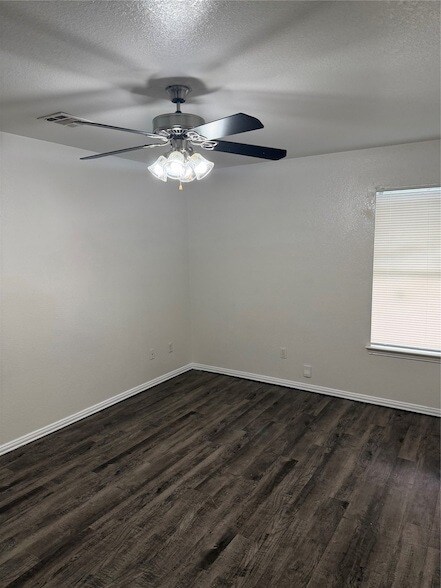 Building Photo - 609 Kings Way Dr