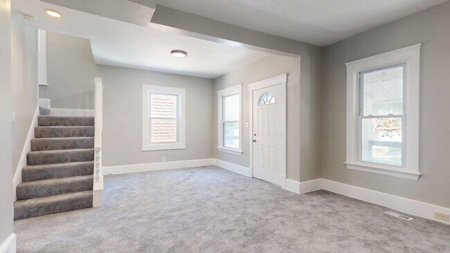 Building Photo - Cudell/West Blvd neighborhood; 4 bedroom/1 bath single family house for rent!